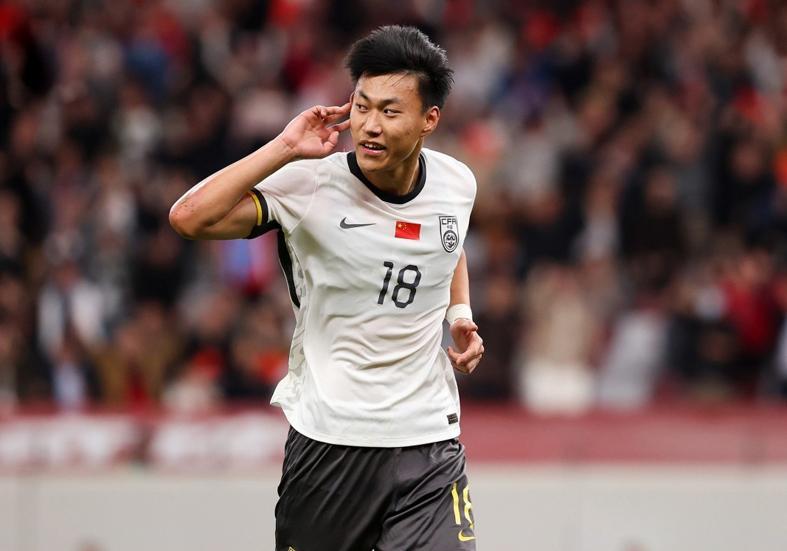 欧冠直播-杜月徵天外飞仙纯蒙的?越南门将怒赞!U23斩获4球铜梁龙射手进仨
